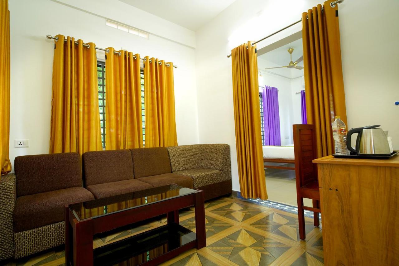 Alwaye Nirupama,Hotel Aluva 700 Mtr From Aluva Railway Station מראה חיצוני תמונה