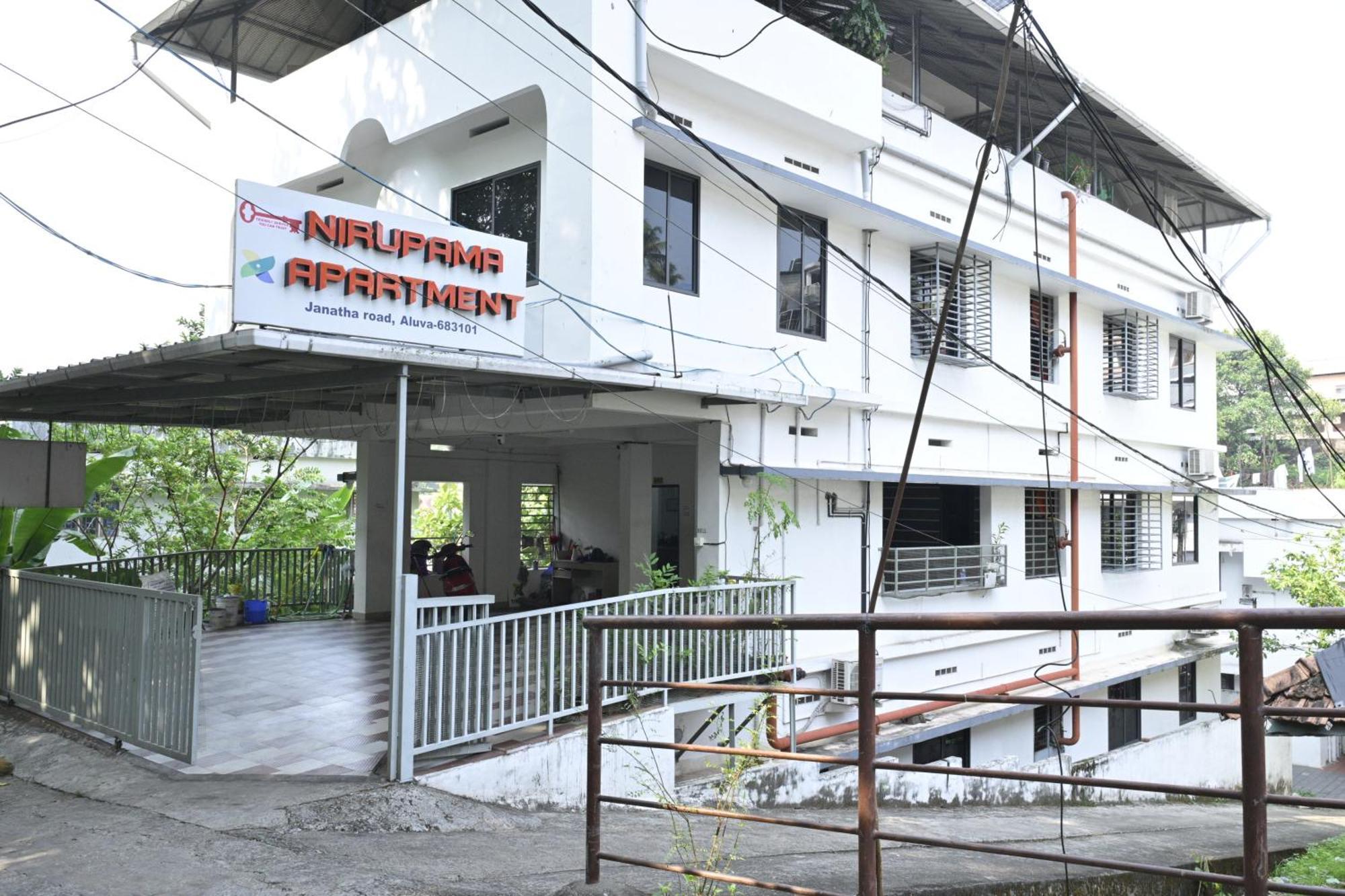Alwaye Nirupama,Hotel Aluva 700 Mtr From Aluva Railway Station מראה חיצוני תמונה
